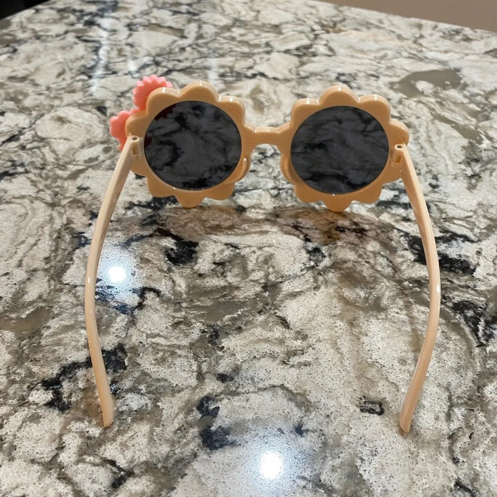 Light peach flower shaped girls sunglasses